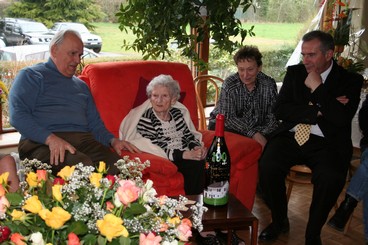 Mars 2008 : Madame Néplaz mère, fête ses 100 ans