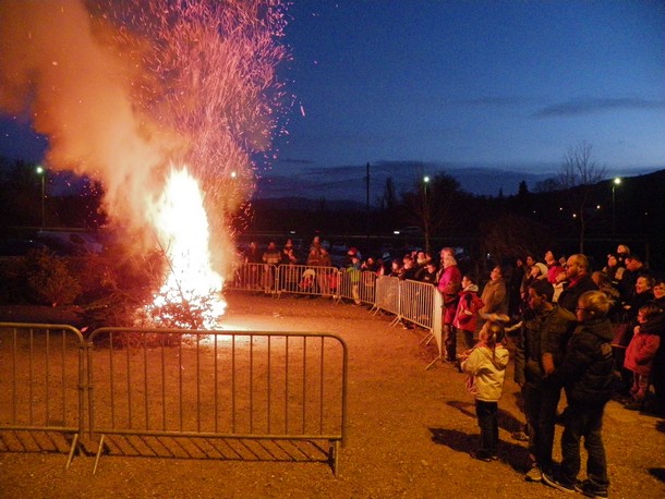 Flambée autour des sapins