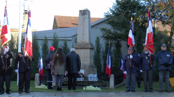 cérémonie devant le Monument aux Morts 11 Novembre 2016